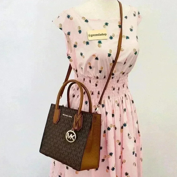 Michael Kors purse Mercer messenger crossbody in brown signature - Picture 10 of 10